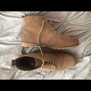 White mountain lace up low healed boots